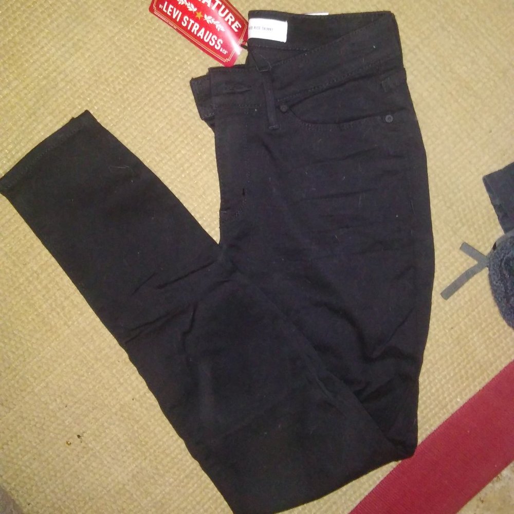 NWT Signature Levi Strauss Black Skinny Jean - Size 2